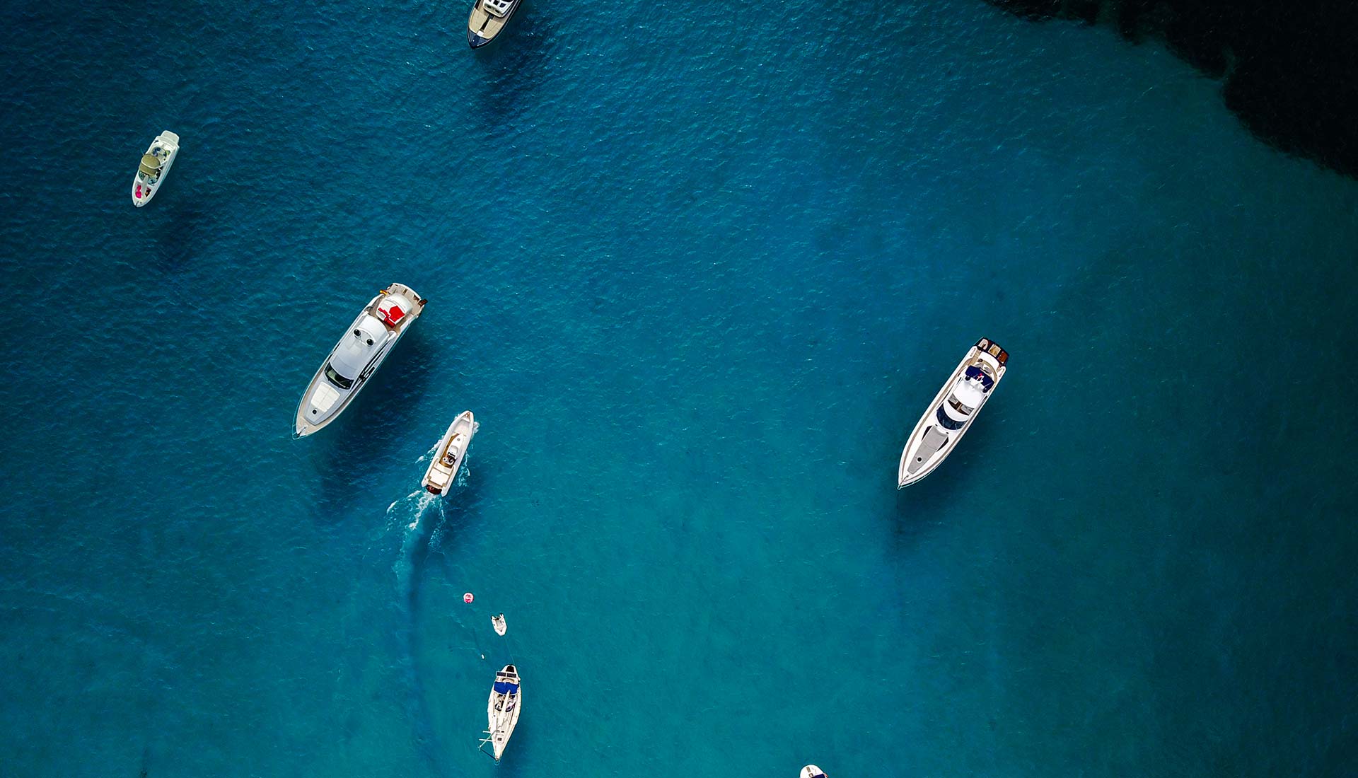 Yacht deck background for Halcyon Yachts contact page